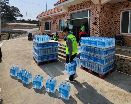 한국수자원조사기술원은 지난 7일 행정안전부가 추진하는 ‘먹는 물 기부 릴레이’ 캠페인에 동참했다고 밝혔다.