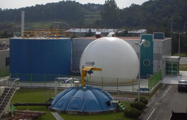 충남 아산 환경사업소에서 운영하고 있는 하루 70톤 처리용량의 통합형바이오가스 플랜트(자료사진).