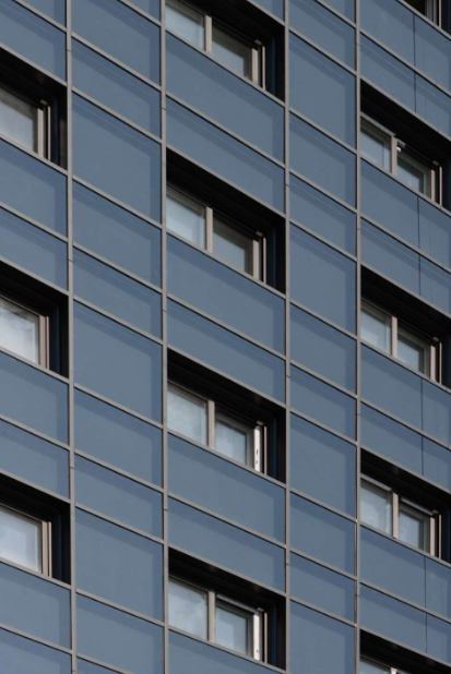 . kcc글라스 커튼월 룩 전용 유리 ‘씨룩스’가 시공된 아파트 외벽 모습.