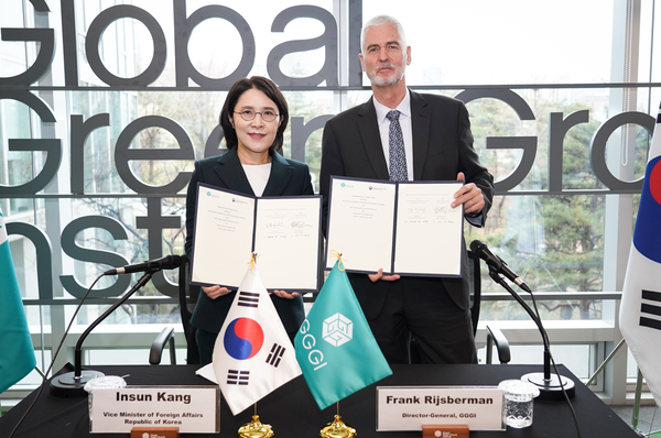 강인선 외교부 2차관은 25일 서울 정동에 위치한 글로벌녹색성장연구소(Global Green Growth Institute, 이하 GGGI) 본부에서 외교부와 GGGI간 공여 양해각서(MOU)에 서명했다.